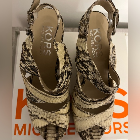 Kors by Michael Kors Wedge Sandals Size 10. Great condition! - Picture 3 of 3